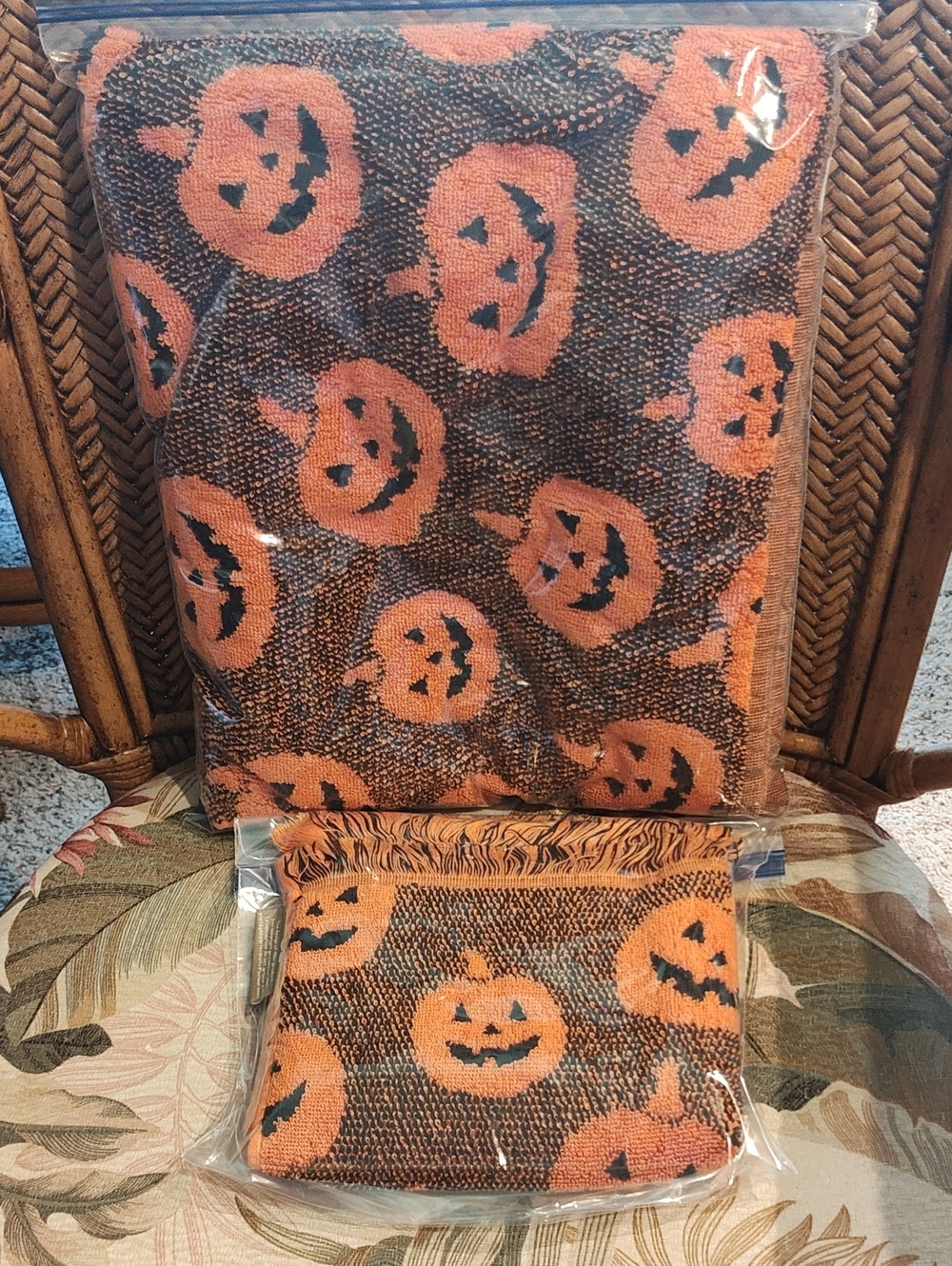 HALLOWEEN PUMPKIN-SHAPE BATH TOWEL SET